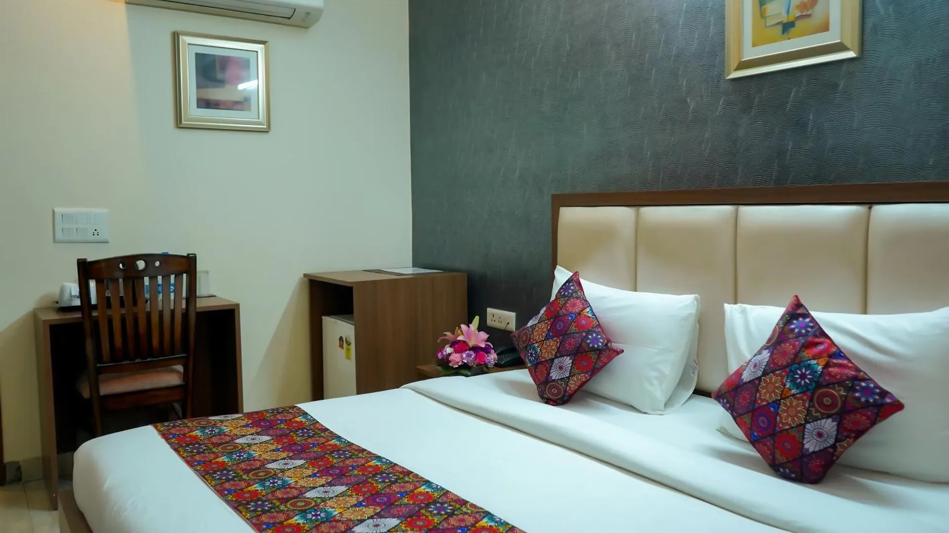 Hotel The Luxe 18 - Golf Course Road Gurgaon