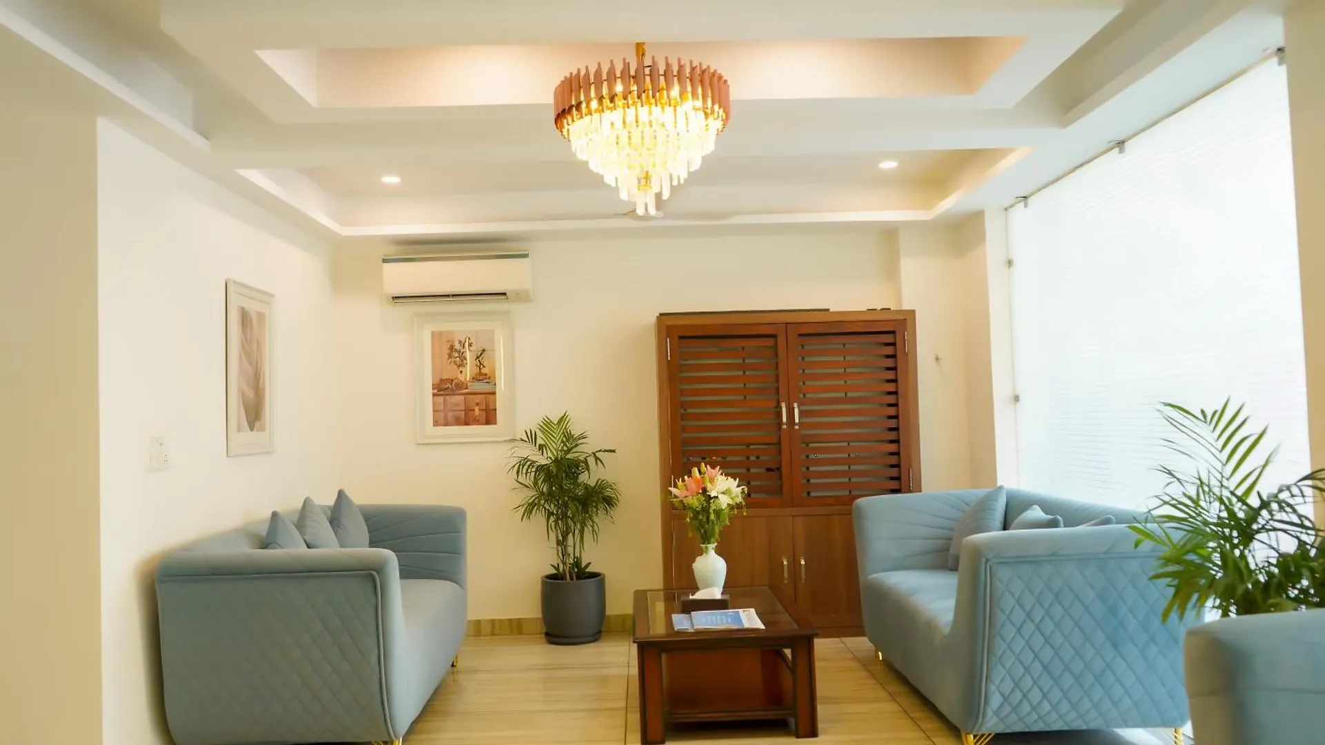 Hotel The Luxe 18 - Golf Course Road Gurgaon Indie