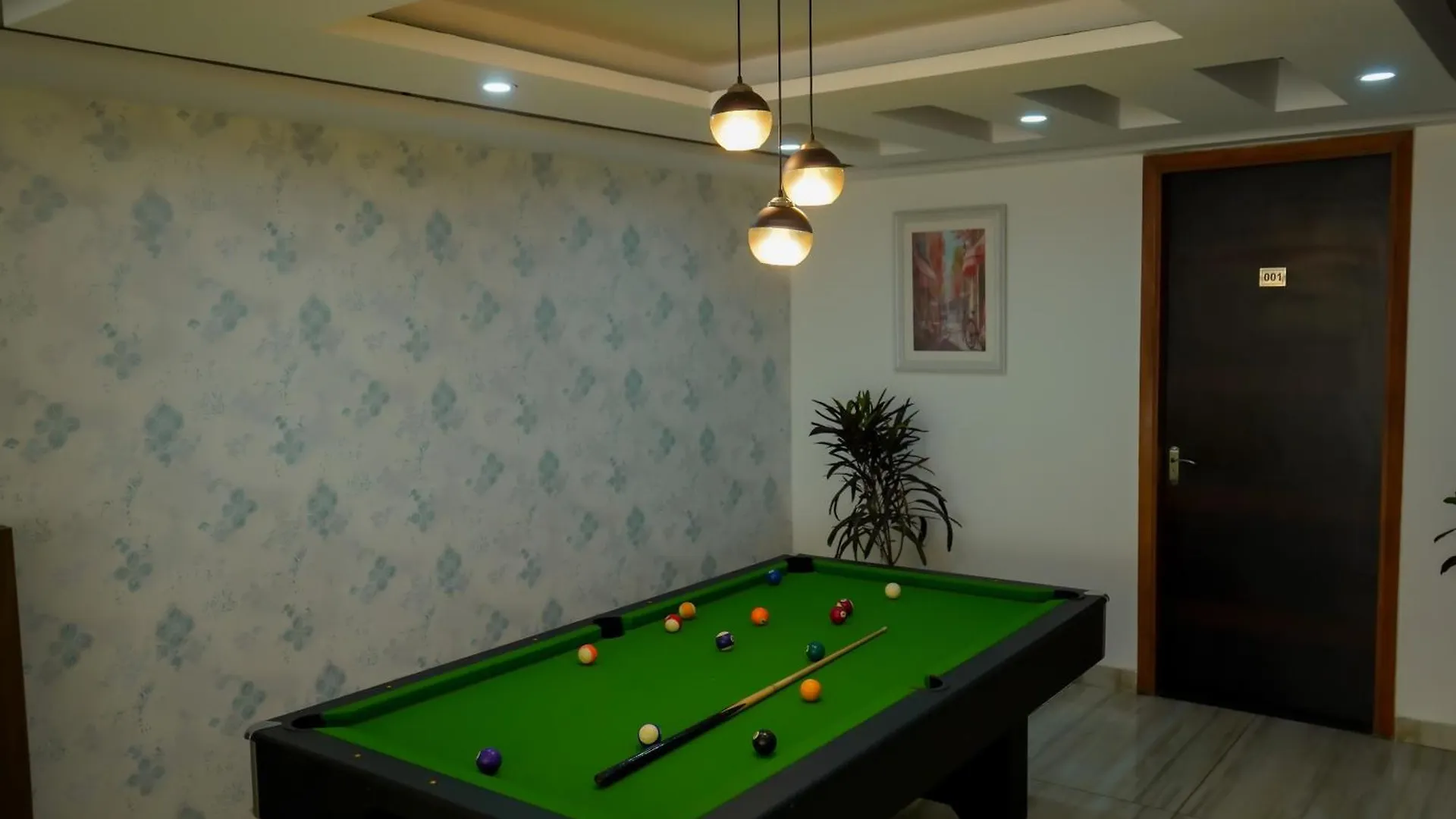Hotel The Luxe 18 - Golf Course Road Gurgaon