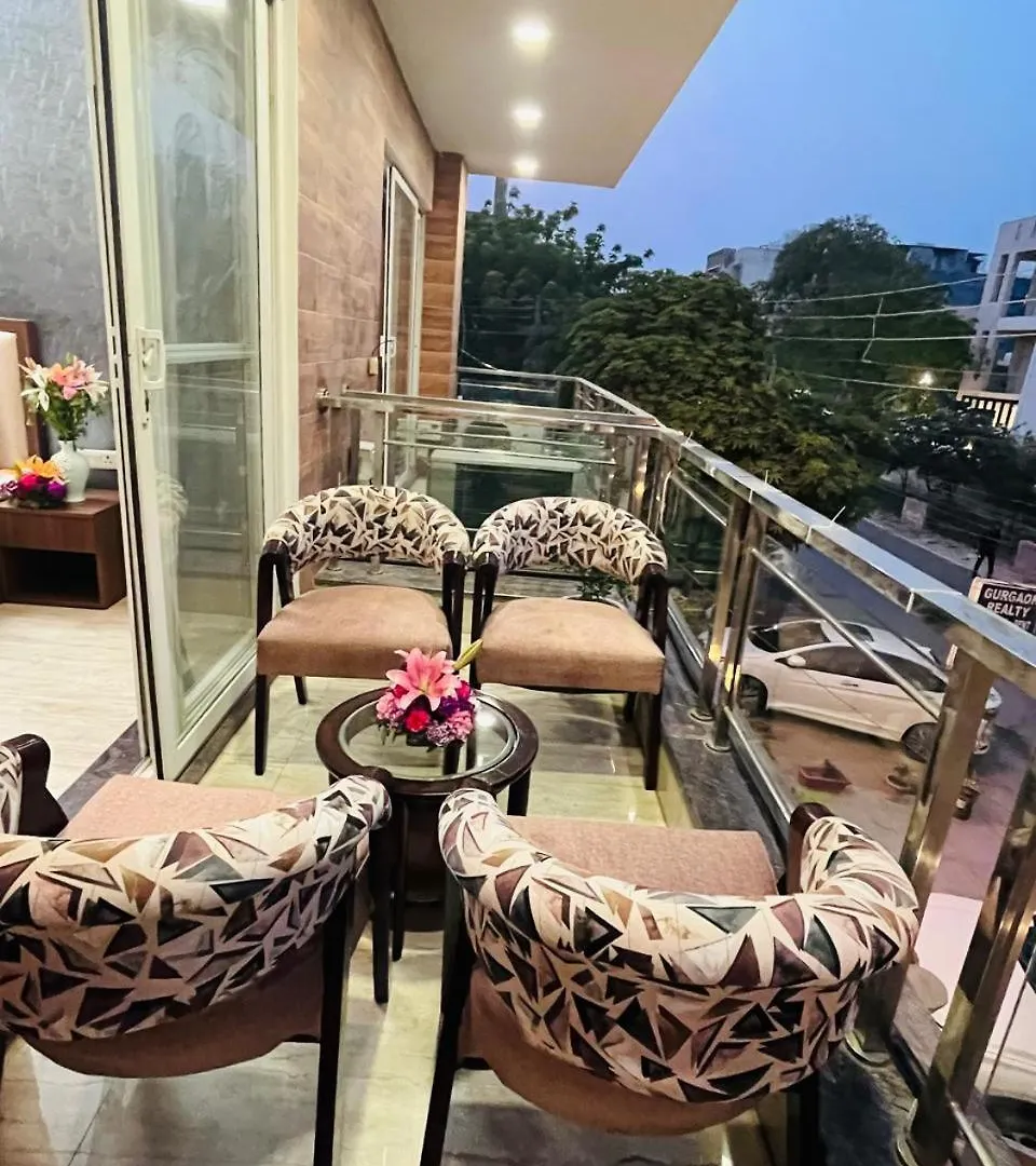 Hotel The Luxe 18 - Golf Course Road Gurgaon