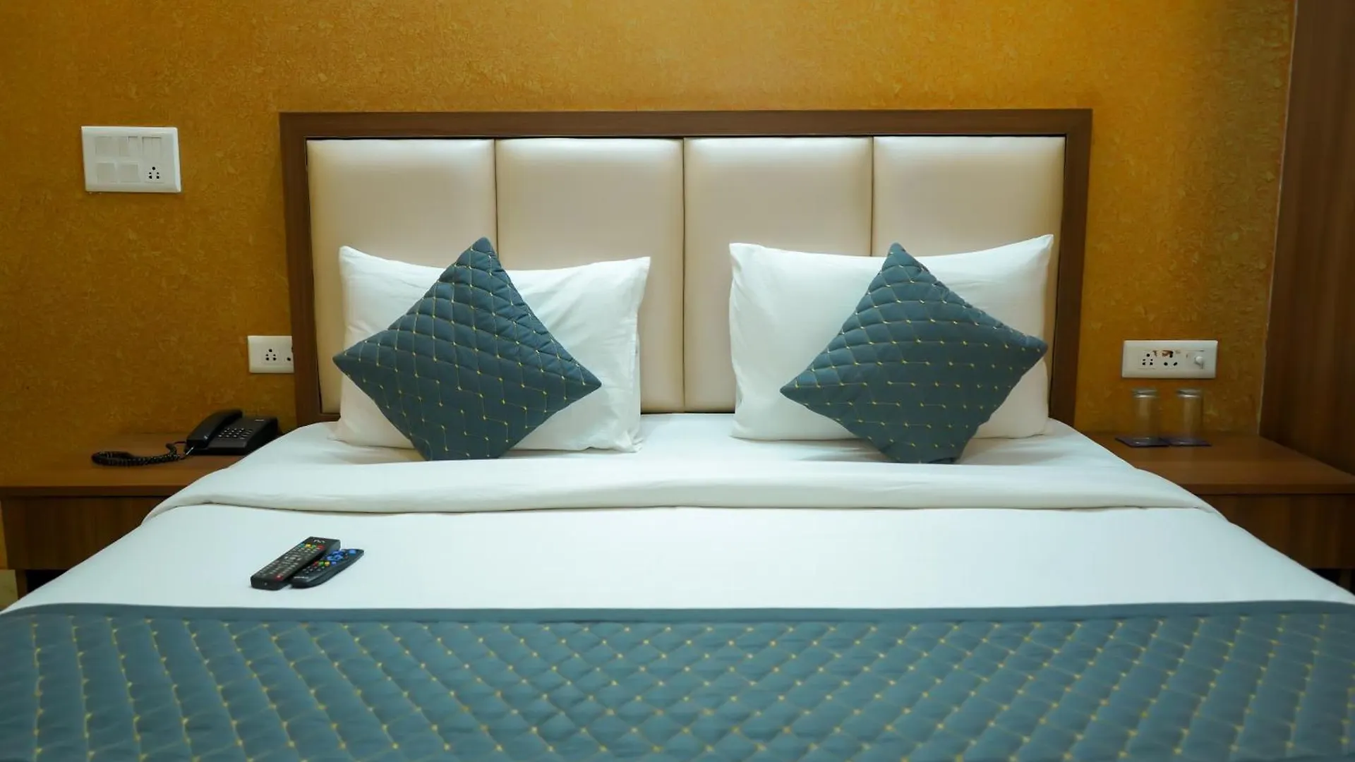 Hotel The Luxe 18 - Golf Course Road غورغاون 3*,  الهند