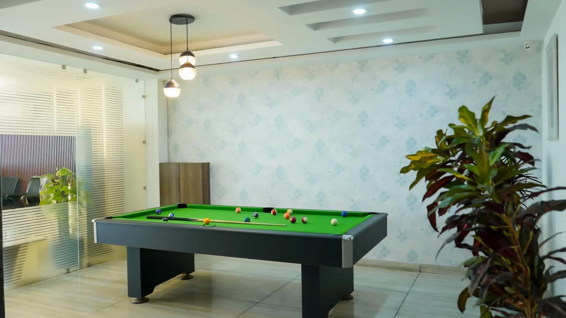 Hotel The Luxe 18 - Golf Course Road غورغاون 3*,  الهند