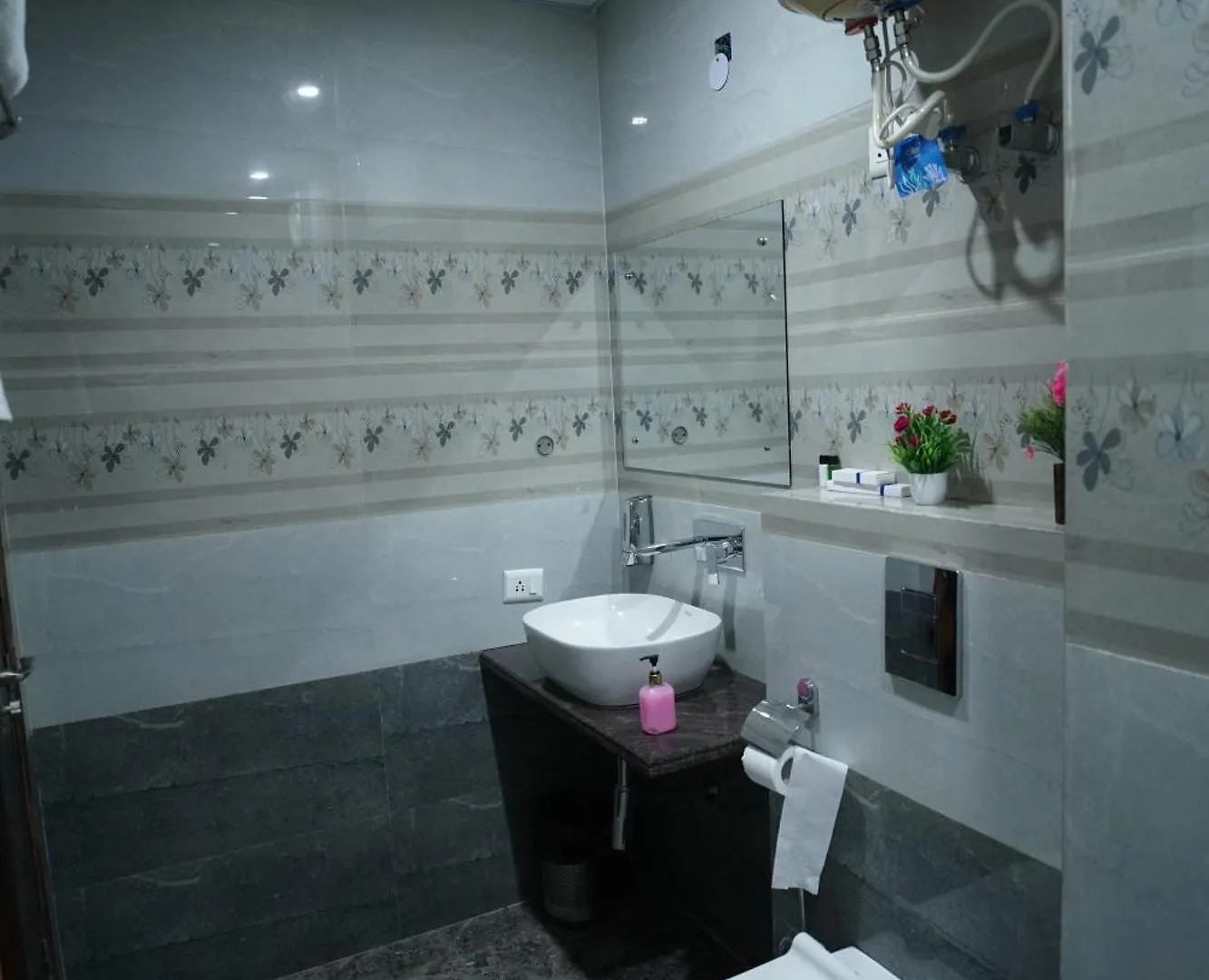***  Hotel The Luxe 18 - Golf Course Road غورغاون الهند